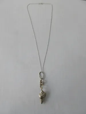 20A54 -Karen Chopik Thin Chain Seashell Necklace