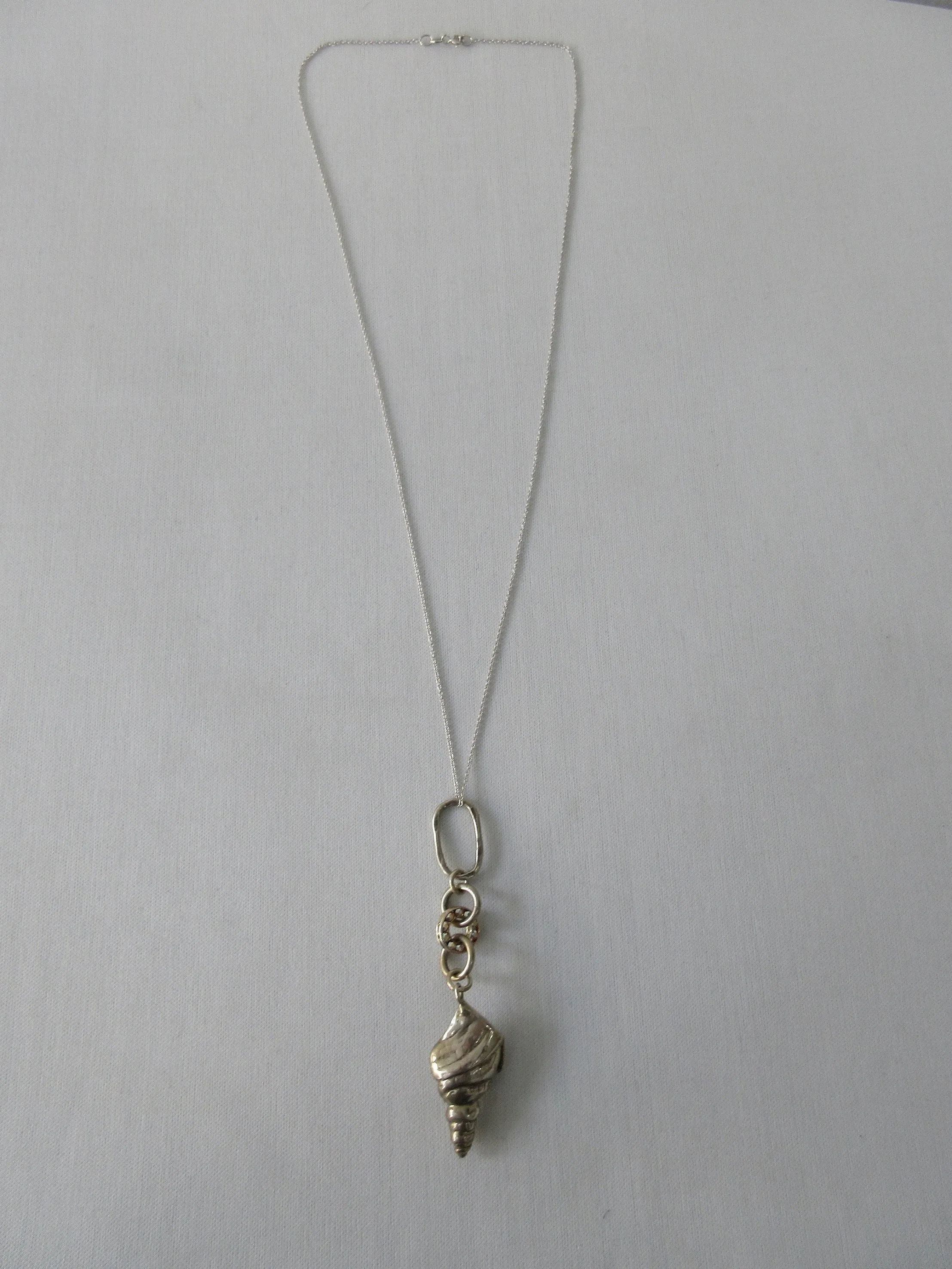 20A54 -Karen Chopik Thin Chain Seashell Necklace