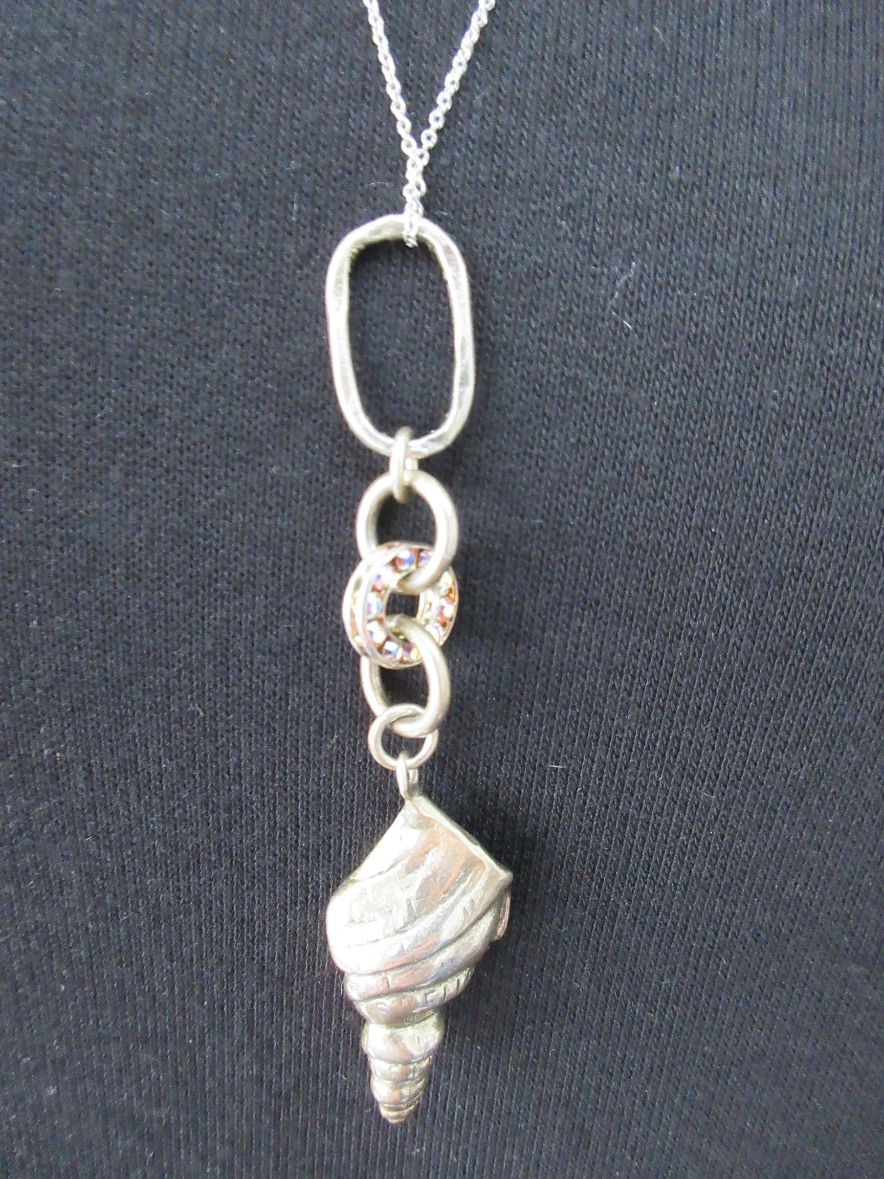 20A54 -Karen Chopik Thin Chain Seashell Necklace
