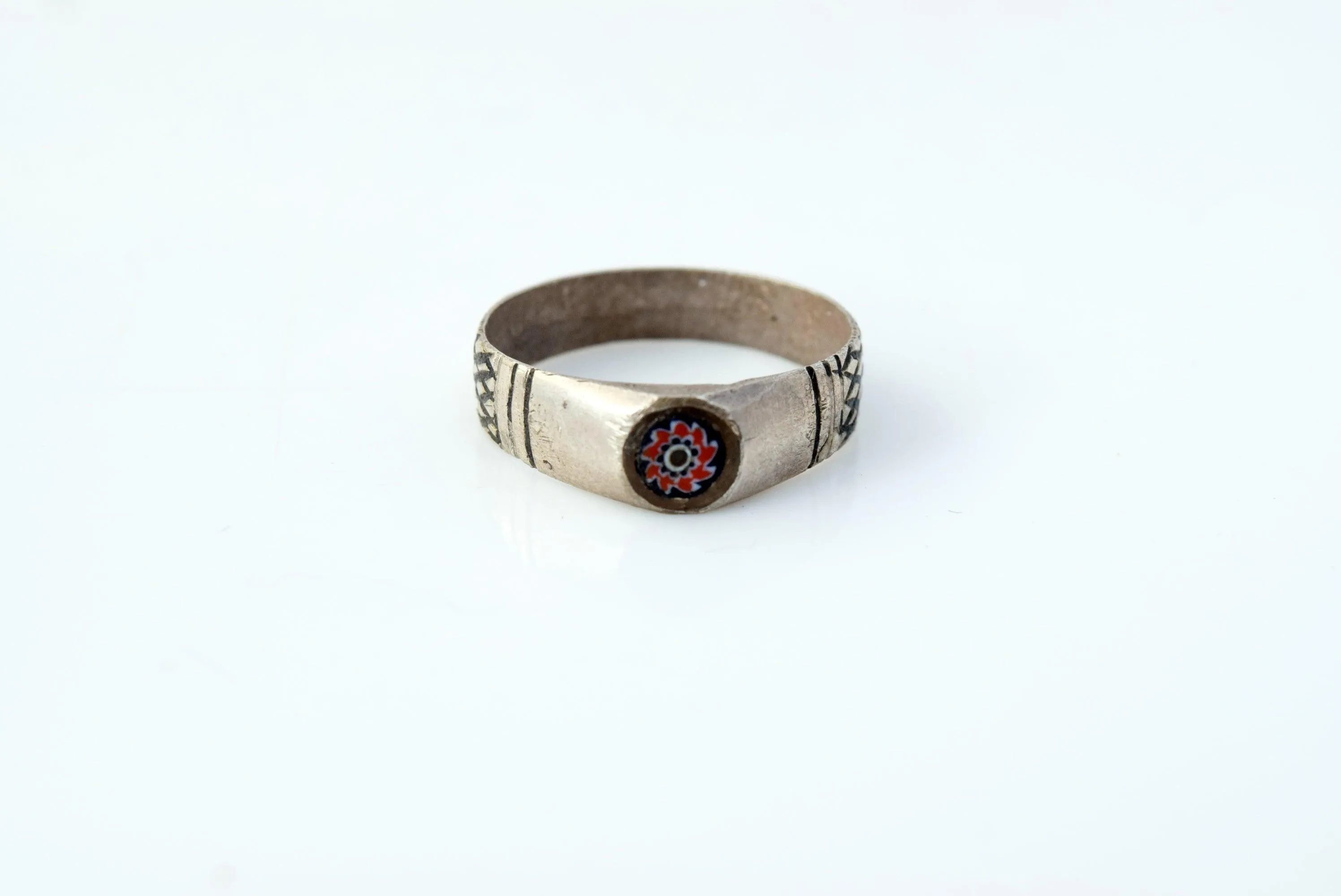 Vintage Tuareg Silver Ring with Chevron Bead, Size 11
