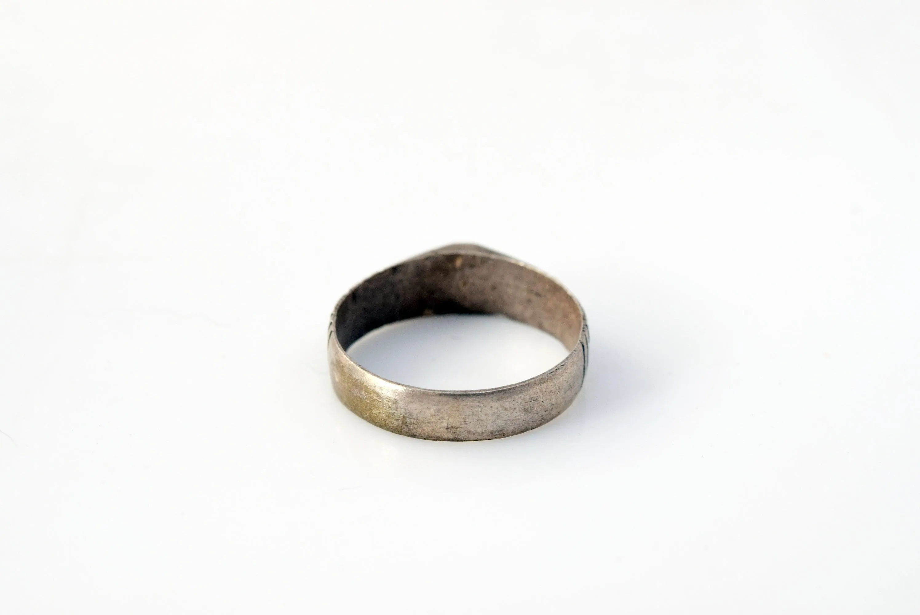 Vintage Tuareg Silver Ring with Chevron Bead, Size 11