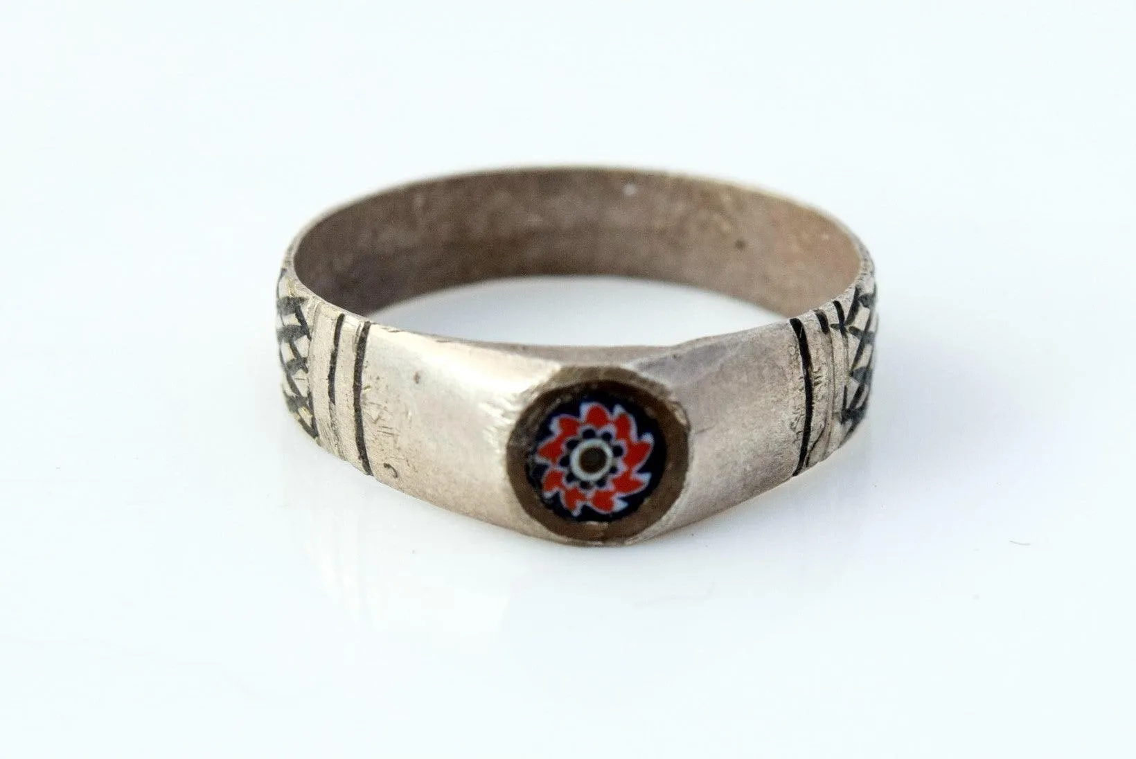 Vintage Tuareg Silver Ring with Chevron Bead, Size 11
